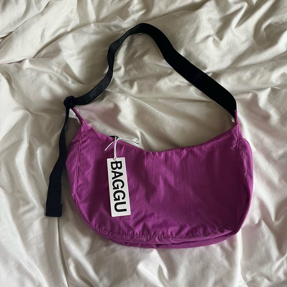 Pink medium baggu crescent bag